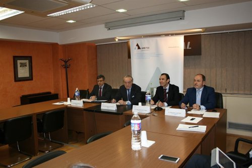 El presidente de Ametic, José Manuel de Riva, y miembros de la asociación