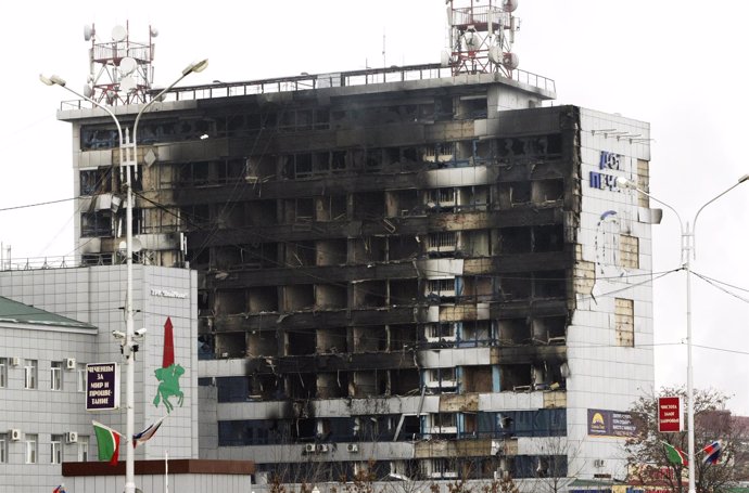 La Casa de la Prensa, en Grozni, quemada tras el ataque terrorista