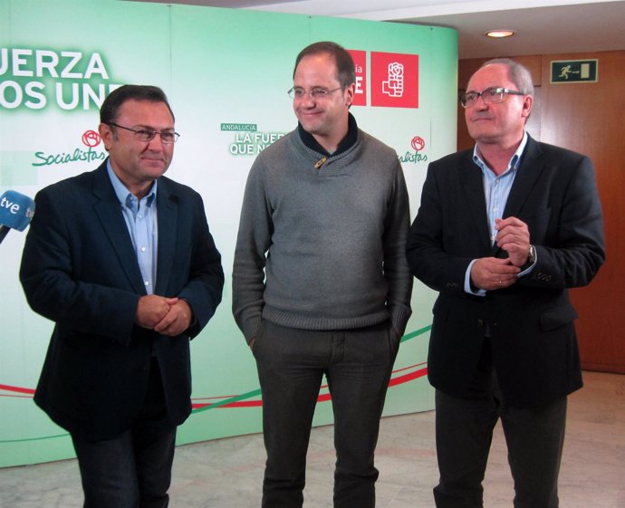 Miguel Ángel Heredia, César Luena y Juan Cornejo, PSOE, en Málaga