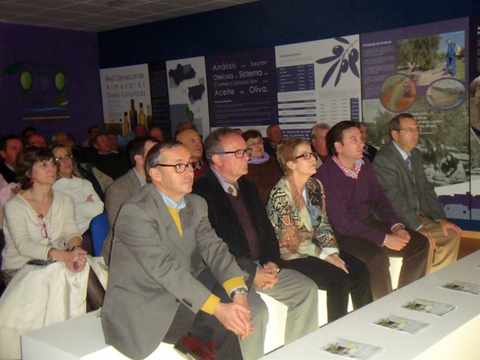 Víboras (centro), en la nueva almazara visitable en la SCA San Rafael de Frailes