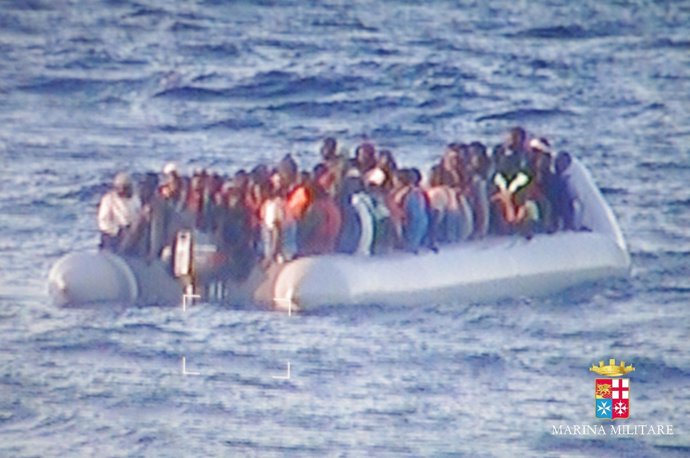 Imigrantes llegan a las costas de Italia