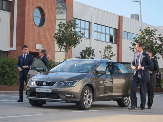 El Rey Felipe VI, el presidente catalán Artur Mas y el ministro Industria José M