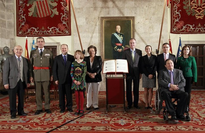 Autoridades y participantes en el XXXVI Aniversario de la Constitución Española.