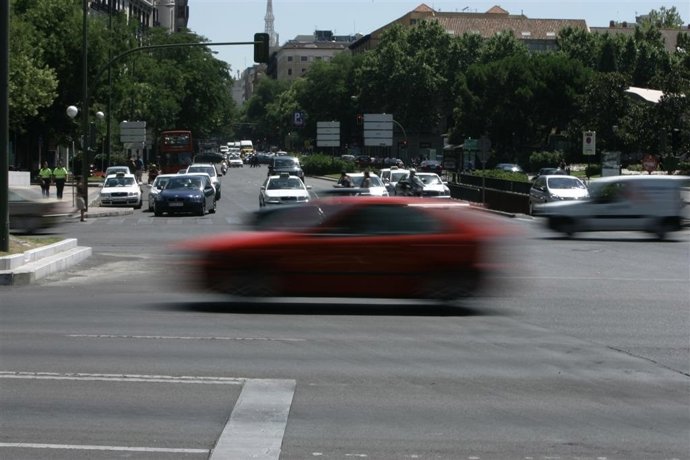 Recursos de tráfico. Carreteras. Coches. 