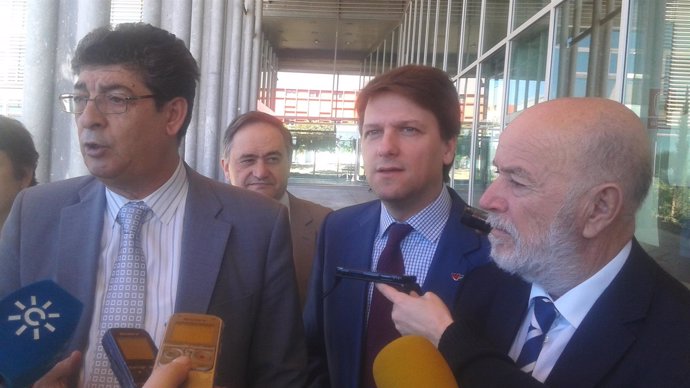 Valderas, en declaraciones a los medios en Almería