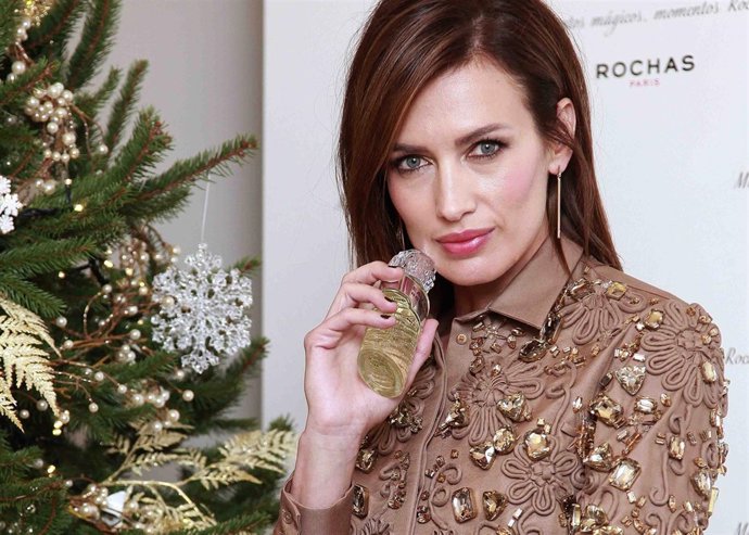 Nieves Álvarez protagoniza el spot navideño de "Momentos Mágicos Momentos Rochas