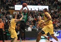 El FIATC Joventut se aferra a los puestos de cabeza