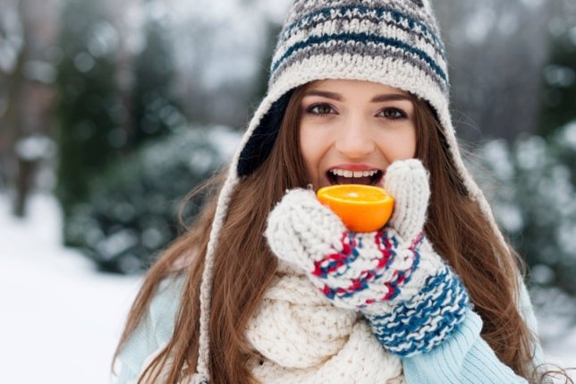 Fruta, naranja, invierno, nieve