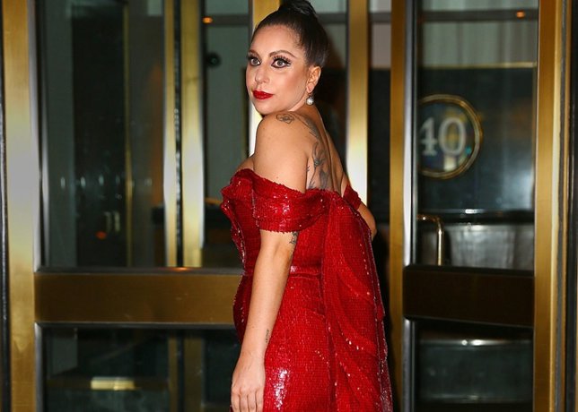 LADY GAGA A LA SALIDA DE UN RESTAURANTE DE NUEVA YORK 