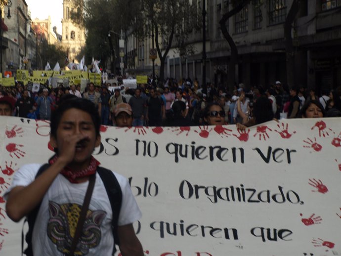 Manifestación en México DF por la matanza de Iguala