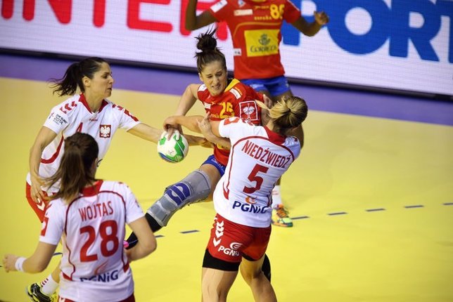 España gana a Polonia en el Euroepo femenino de balonmano