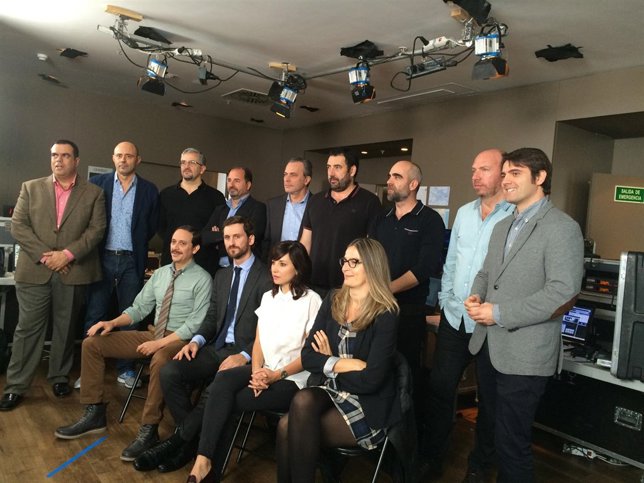 Protagonistas, director, guionistas y productores de 'Cien años de perdón'