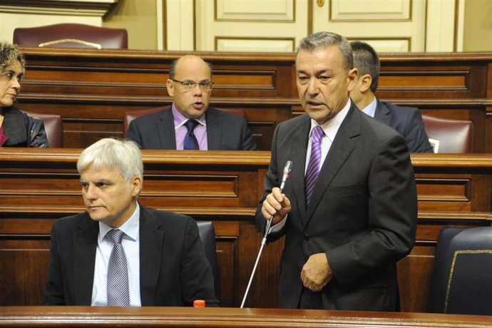Rivero en el Pleno del Parlamento