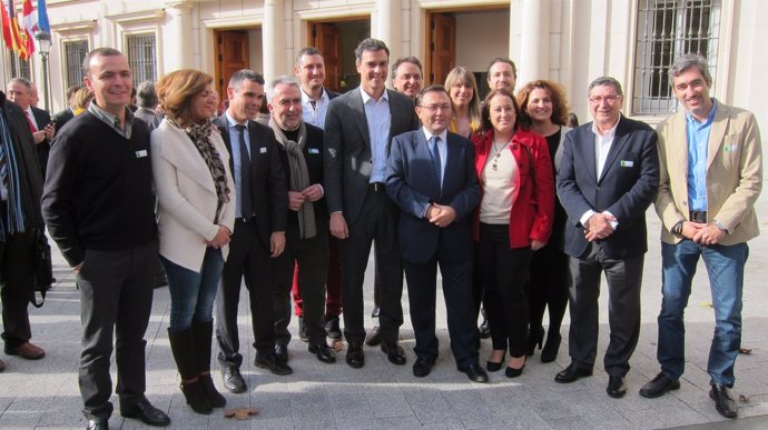 Candidatos del PSOE-A de Málaga se reúnen con Pedro Sánchez 