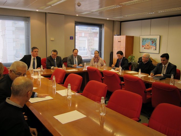 Imagen del encuentro entre los responsables de CROEM y del PP regional