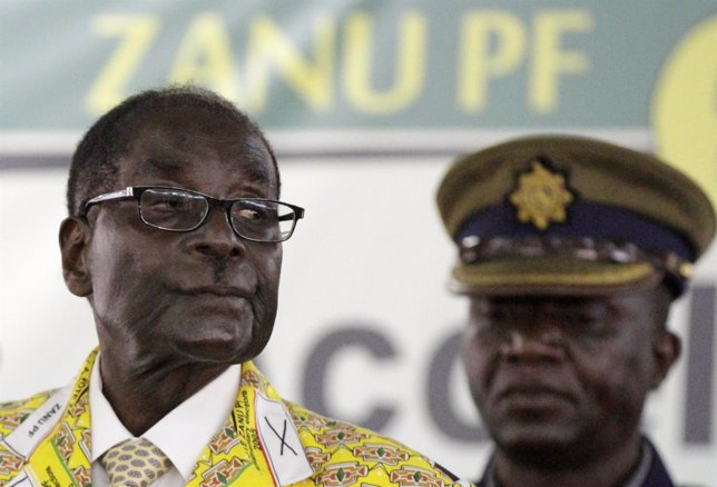 El presidente de Zimbabue Mugabe en un acto.