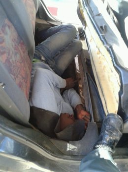 Inmigrante oculto en un vehículo en Ceuta