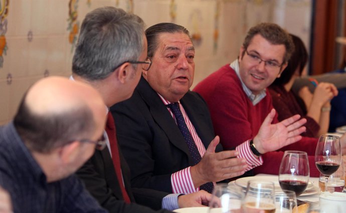 El presidente de AVE, Vicente Boluda, en un encuentro informativo.