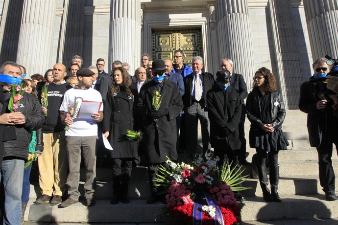 Cortejo fúnebre por la democracia ante el Congreso