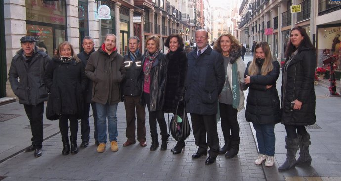 El alcalde de Valladolid junto a comerciantes de la calle Platerías