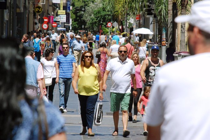Más de 7.000 personas abandonaron Canarias en el primer semestre