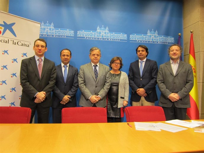 Fuentes y Sánchez (centro) en la presentación