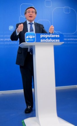 Rafael Carmona, portavoz de Economía del PP-A, en rueda de prensa