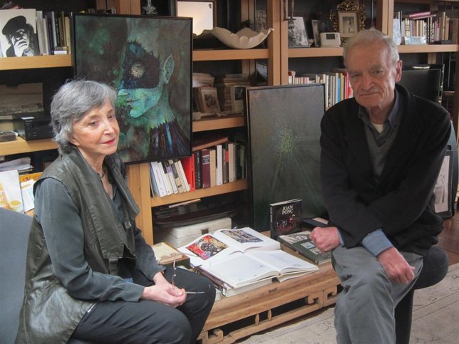 Viuda del artista J.Ponç, M.Corominas, y el escritor L.Goytisolo