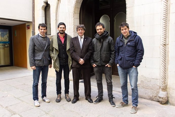 Els Amics de les Arts junto al alcalde de Girona, Carles Puigdemont