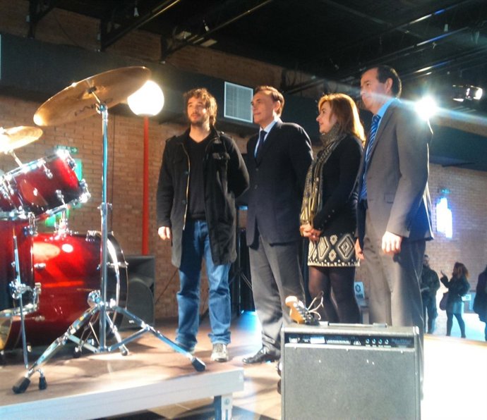 Gómez Villamandos y Mérida (centro) en la Sala Medea