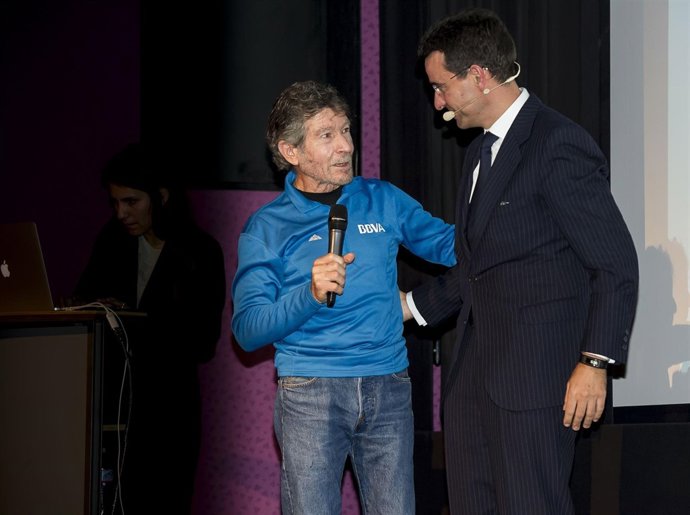 Carlos Soria, alpinista en la sede de BBVA en Suiza