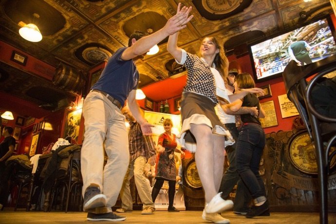 La iniciativa 'Nos vamos de BARTES' tiene una buena acogida entre los zaragozano