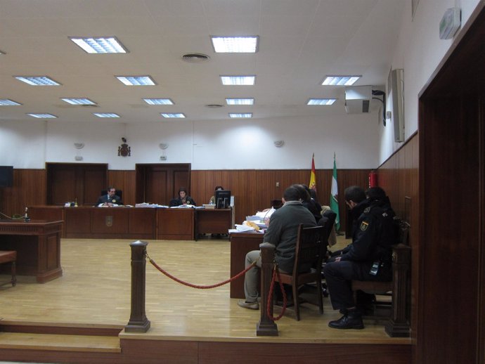 Juicio al acusado de acabar con la vida de otro varón en Lucena
