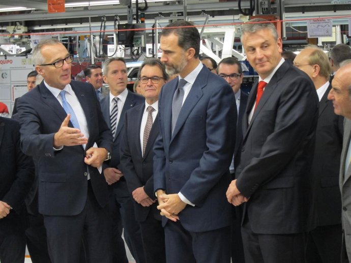 El presidente catalán y el Rey Felipe VI, durante una visita a Seat