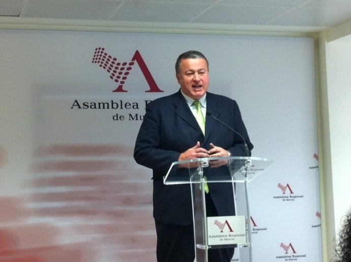 El consejero de Fomento y Obras Públicas, Francisco Bernabé