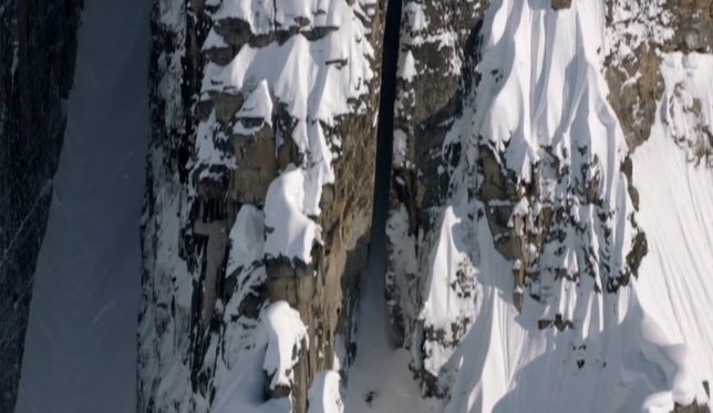 Cody Townsend en Alaska haciendo ski extremo