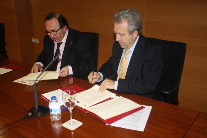Firma del convenio con la Universidad de Murcia para los trabajos de seguimiento