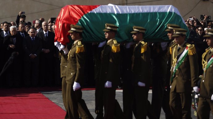 Mahmud Abbas en el funeral del ministro palestino muerto