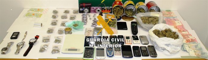 Desarticulan punto de droga nerja tres detenidos