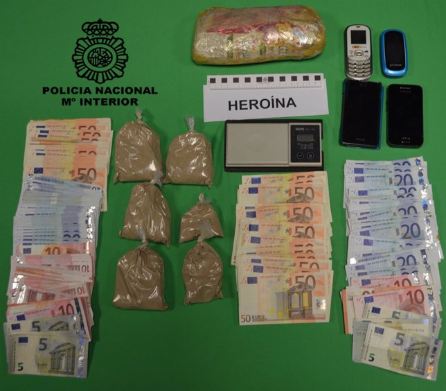 Efectos intervenidos a narcos detenidos en Vigo