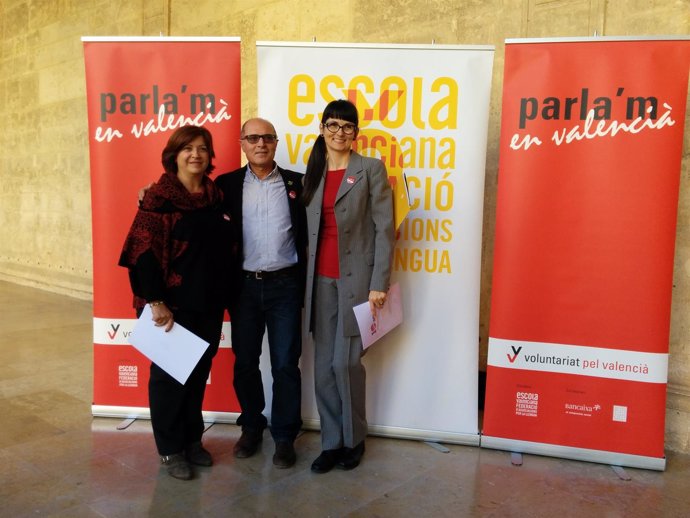 Verónica Cantó, Vicent Moreno y Dariana Groza 'voluntariat pel valencià'
