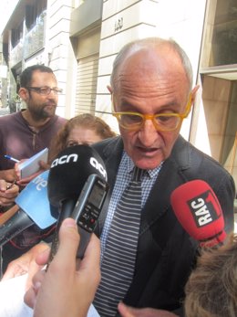 El líder de la Comissió de la Dignitat, Josep Cruanyes, atiende a los medios