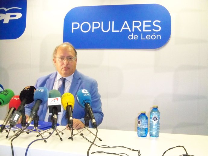 Eduardo Fernández en la reunión del PP de León