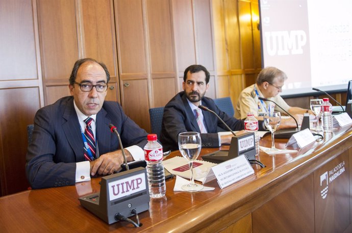 Alejandro  Alvargonzález inaugura curso sobre ciberseguridad en la UIMP