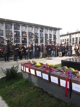Acto de inhumación de 10 restos humanos de víctimas del franquismo 