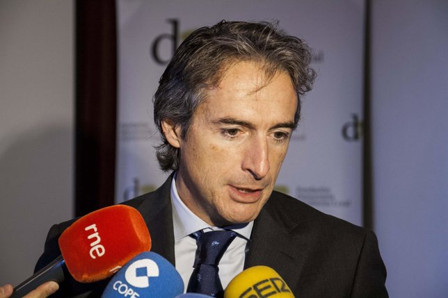 De la Serna atiende a los medios