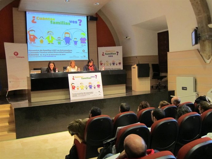Jornadas sobre diversidad familiar de colectivo LGTB