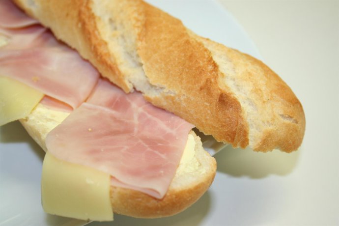 Jamón y queso, bocadillo de la merienda