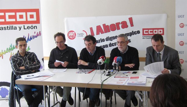 Hernández y Prieto, en el centro, durante una rueda de prensa