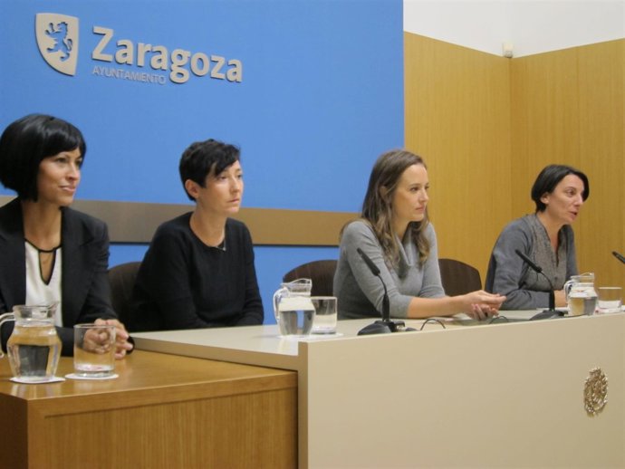 Leticia Crespo (CHA) y representantes de asociaciones de lactancia materna